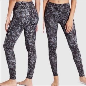 ATHLETA Chaturanga High Rise Black/Gray Cobra Snake Print Leggings xs